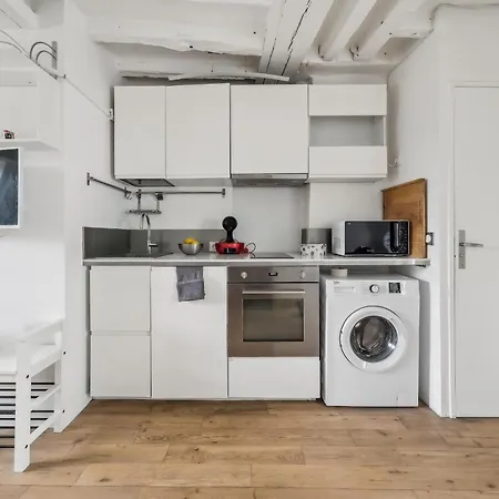 Daire Flat Near Le Louvre Paris
