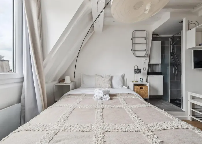 Le Louvre & Notre-Dame - Cityapartmentstay Paris